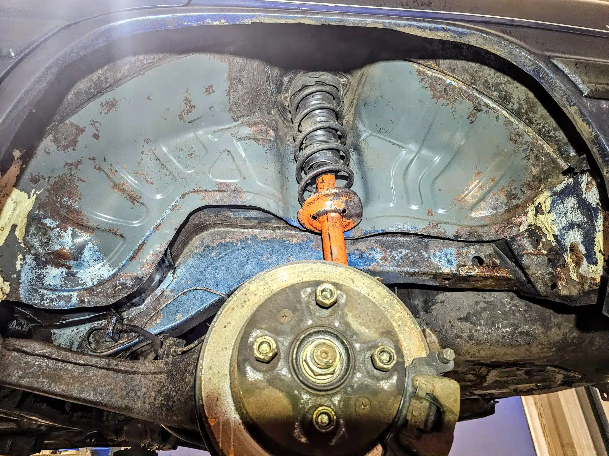 Yalangoch etuk ayollarning egilgan fotosuratlari