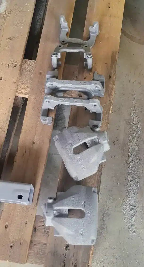Bremssättel und Halter sandgestrahlt